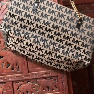 $248 Michael Kors Jet Set Chain Tote MK Signature